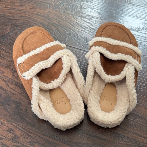 a new day Brown Shearling-Lined Mules, LIKE NEW, Sz 9.5 - Picture 5 of 9